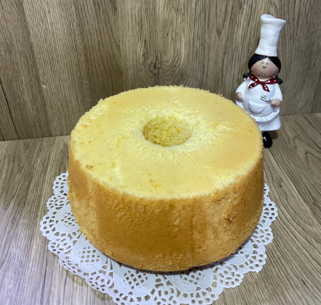 Chiffon cake with strawberries, grapes and blueberries