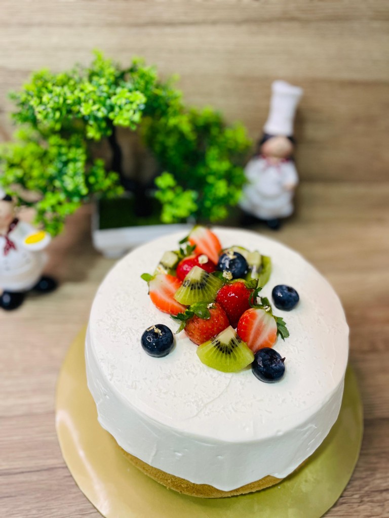 Pandan chiffon with fresh fruits