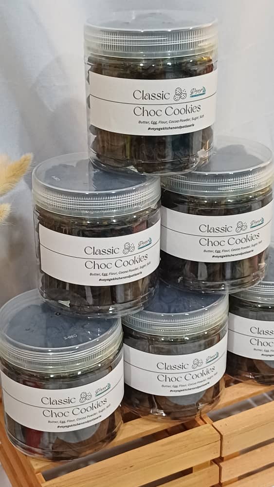 Voyage cookies in jars